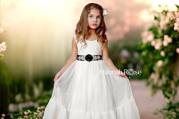 Modern Flower Girl Dresses Blog: A Stylish and Elegant Choice for Modern Wedding Themes