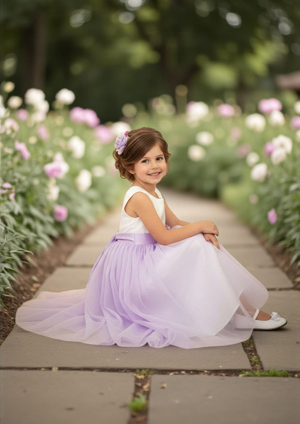 Boho Lace Flower Girl Dress Feathered V‑Back