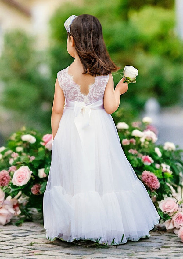 Sleeveless white tulle and lace flower girl dresses for summer weddings