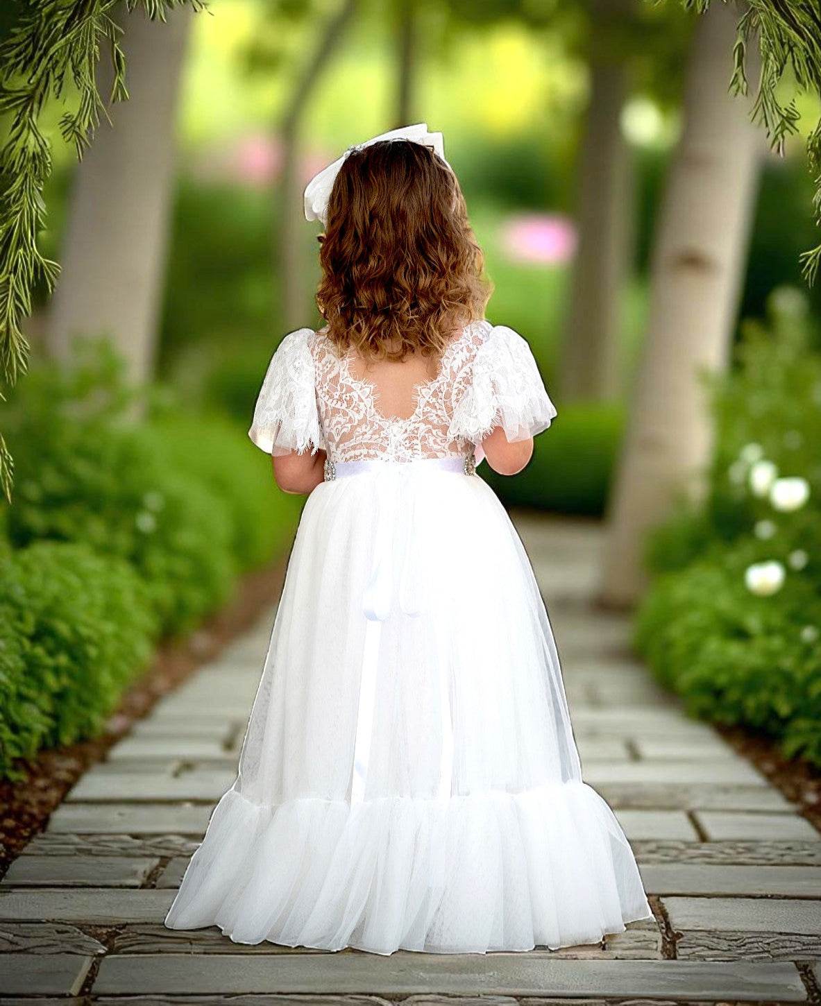 Elegant White Vintage-Inspired Flower Girl Dress with Scalloped Lace Back