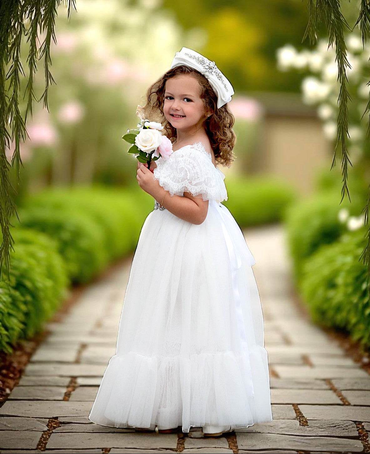 Elegant White Vintage-Inspired Flower Girl Dress with Scalloped Lace Back