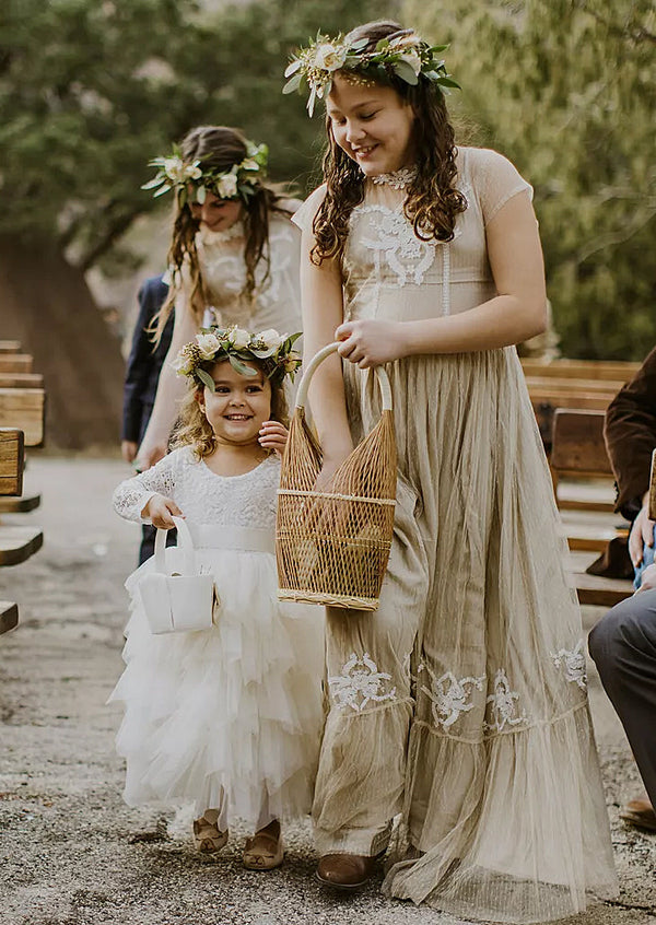 real wedding pictures with flower girls